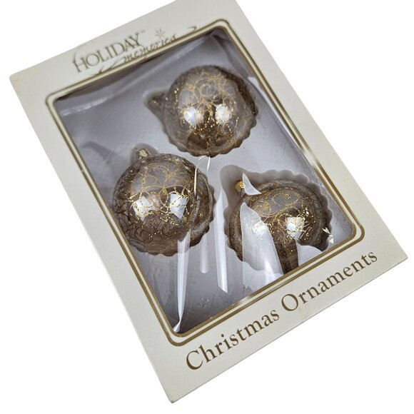 Commodore Holiday Memories 3 Glass Christmas Ornaments Gold Filigree Romania - Picture 1 of 10